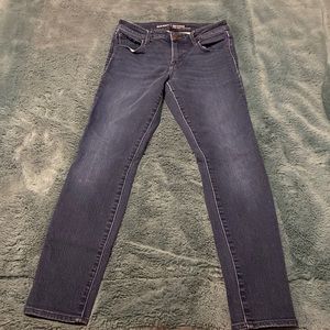 Old Navy mid rise Rockstar Secret Soft skinny jeans. 27 inch inseam.